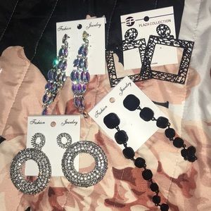 4 pairs of fashionable earrings NWT